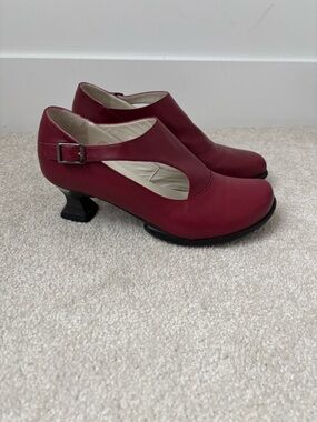 John Fluevog Wearever Gracias Cutout Buckle Heels Cherry Red Size 9.5
